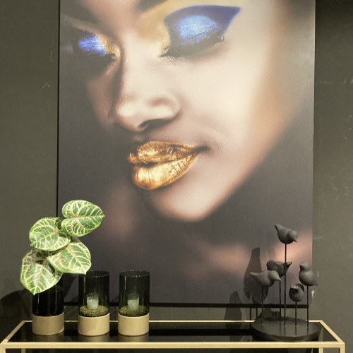 Walldecoration Dark-skinned Woman Make-up Matt Aluminum